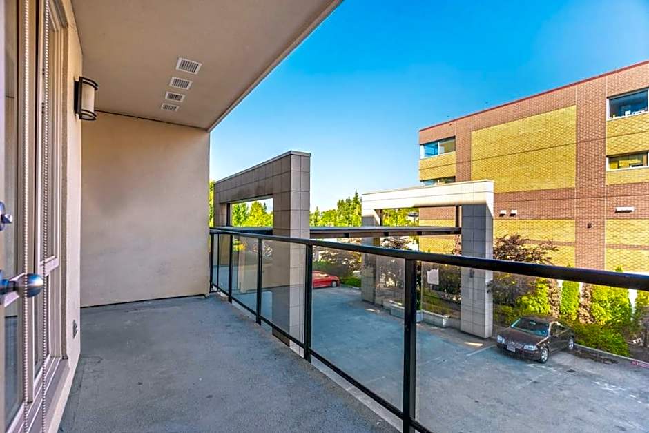 Private apartment with 2 bedrooms, 2 bathrooms, living area, laundry included