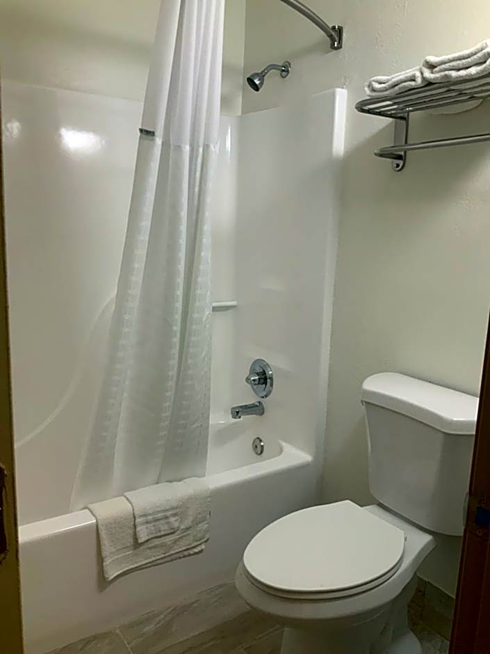 Days Inn by Wyndham Troy IL