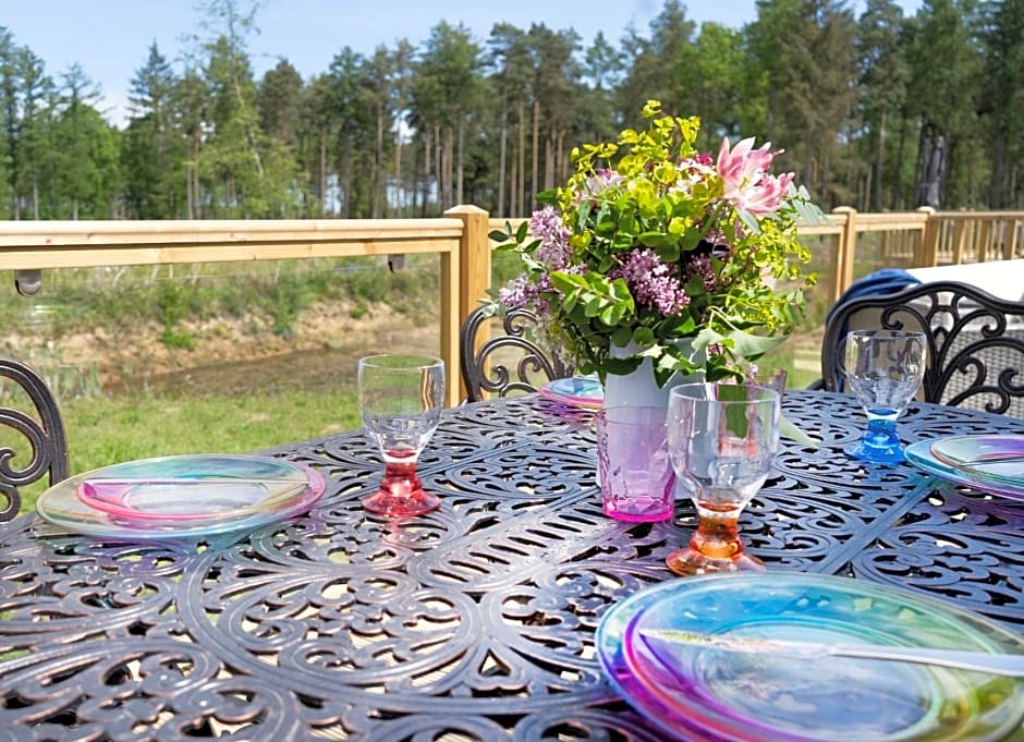 Hollicarrs - Lilypad Lodge