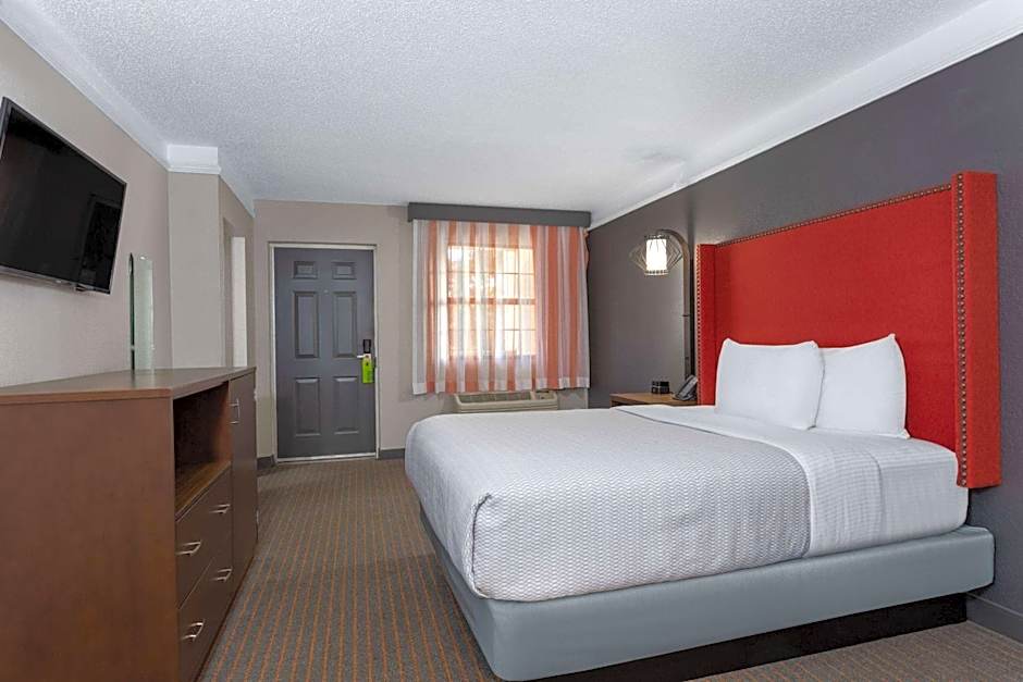 La Quinta Inn & Suites by Wyndham Pensacola