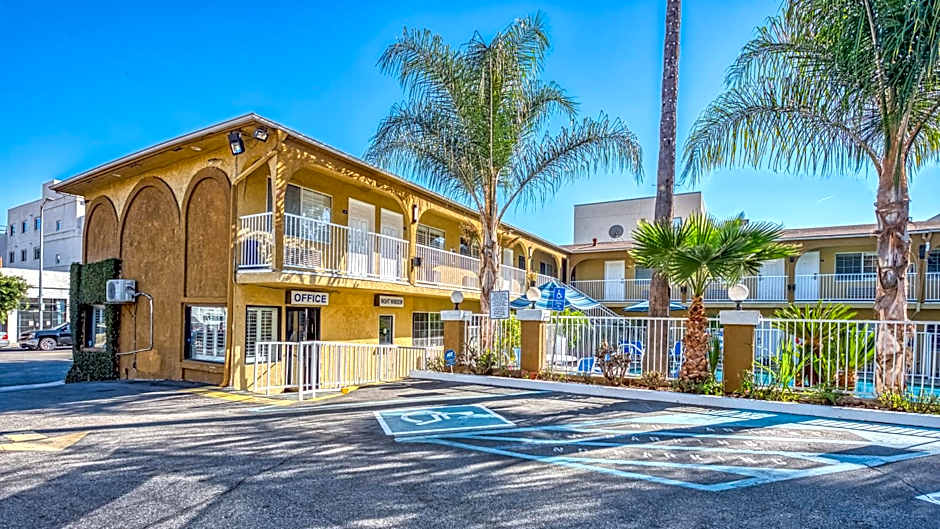 Hollywood City Inn