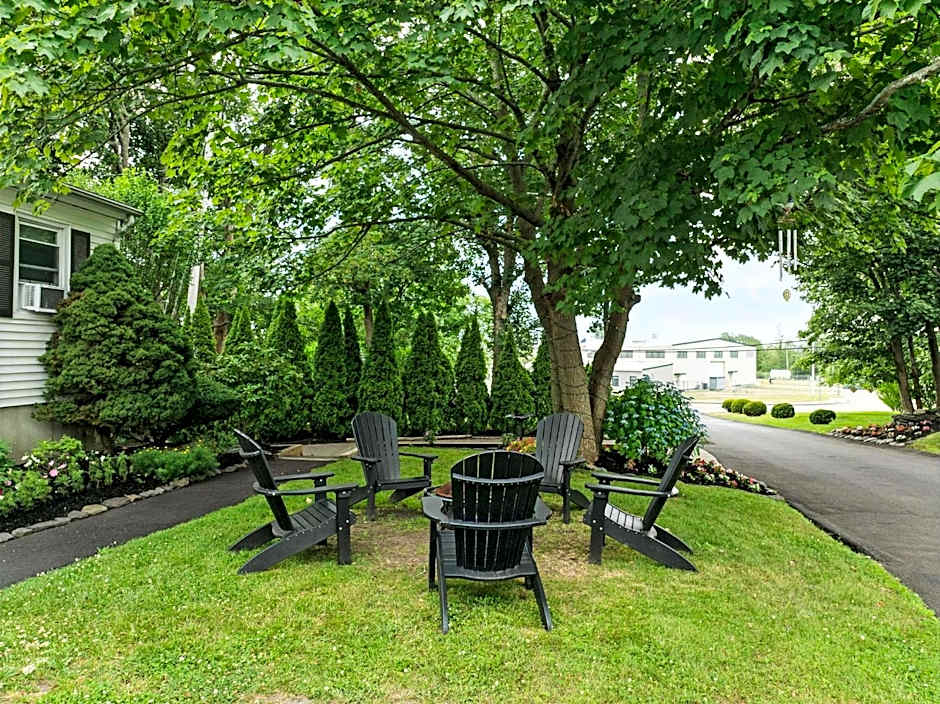 Founder's Brook Motel and Suites