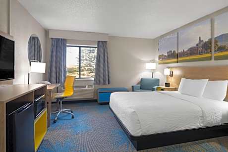 Queen Room with Roll-in Shower - Mobility Access/Non-Smoking