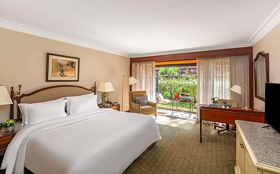 Photo 1 of 7 of Deluxe Courtyard King Room