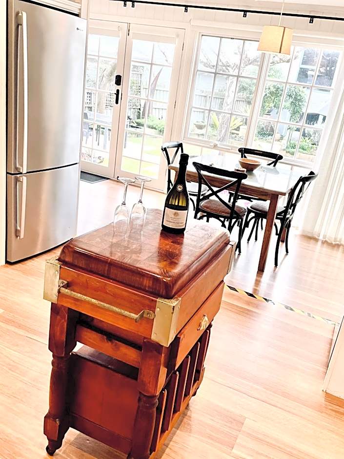 Edge17 Waterfront Apartment, plus Cottage with Garden View - Port Fairy