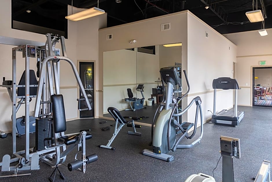 Cottonwood Suites Savannah Hotel & Conference Center