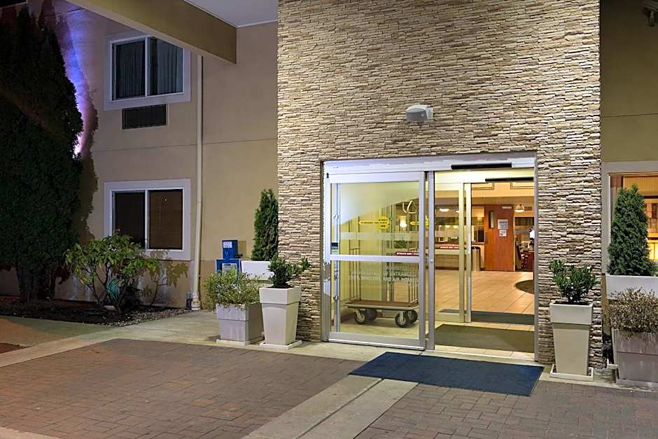 Holiday Inn Express Hotels & Suites Burlington By IHG