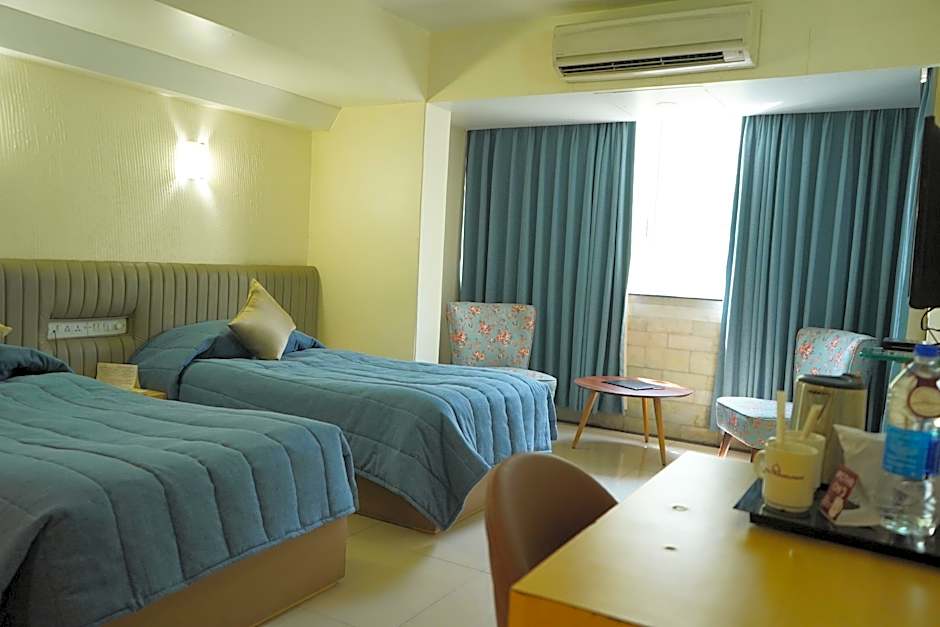 Diplomat Hotel