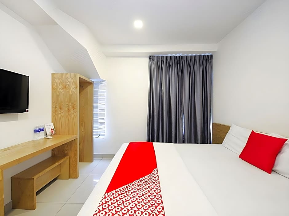 Iris Hotel