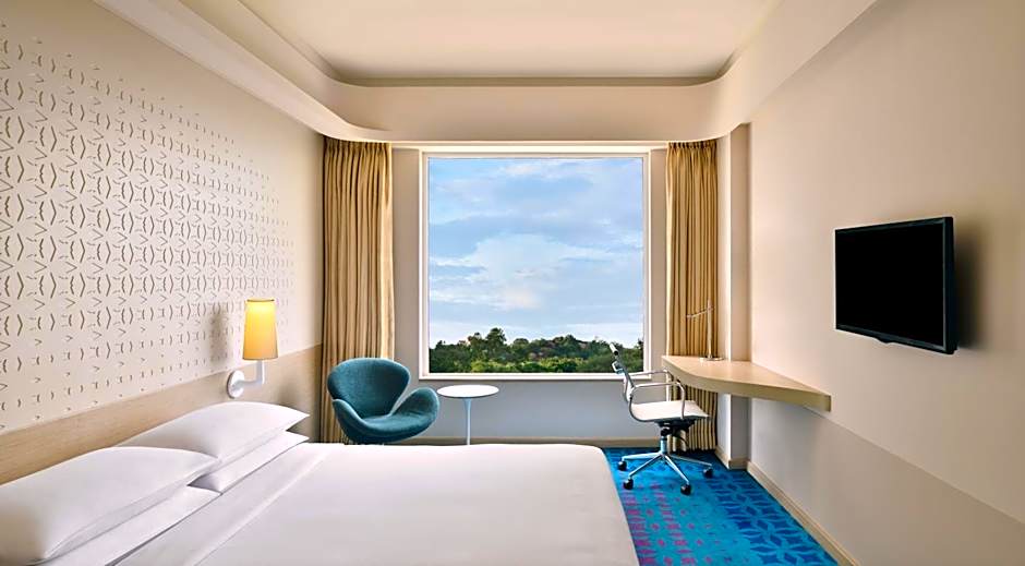 Photo 1 of 5 of Deluxe 1 Queen Bed, City View