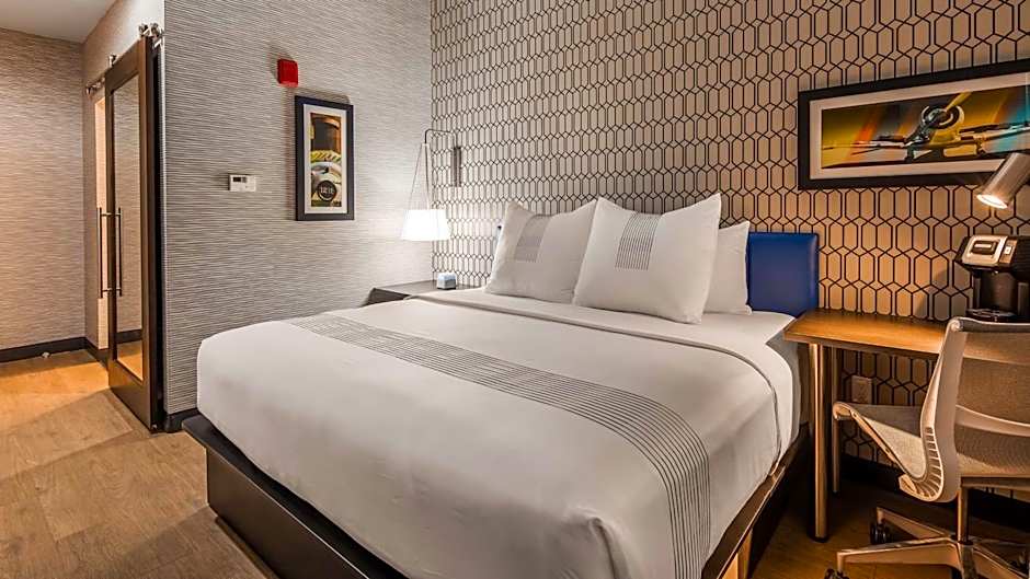 GLo Best Western Brooklyn NYC
