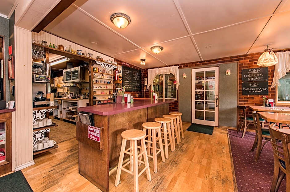 Emerald Valley Inn