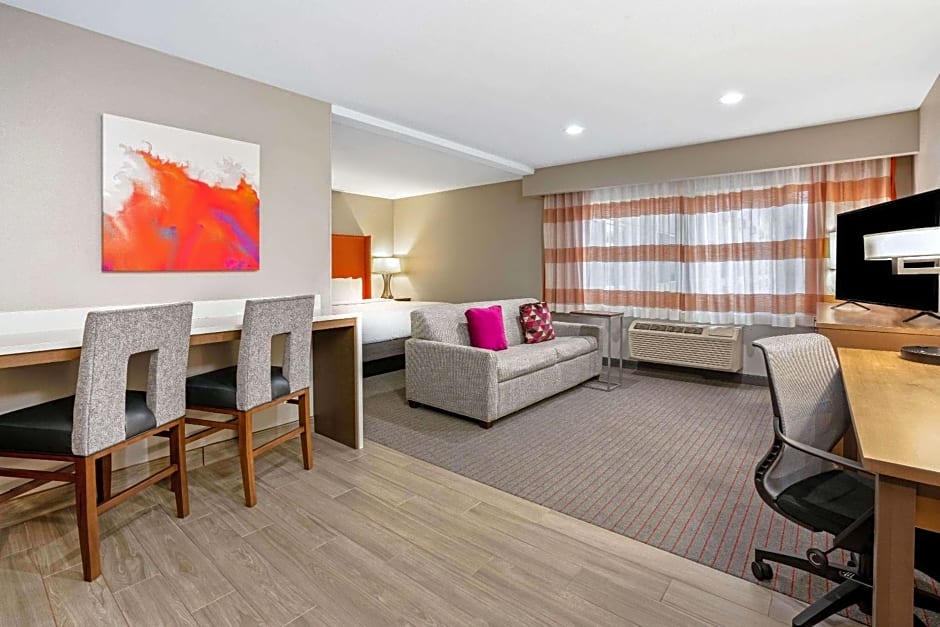 La Quinta Inn & Suites by Wyndham Seattle-Federal Way