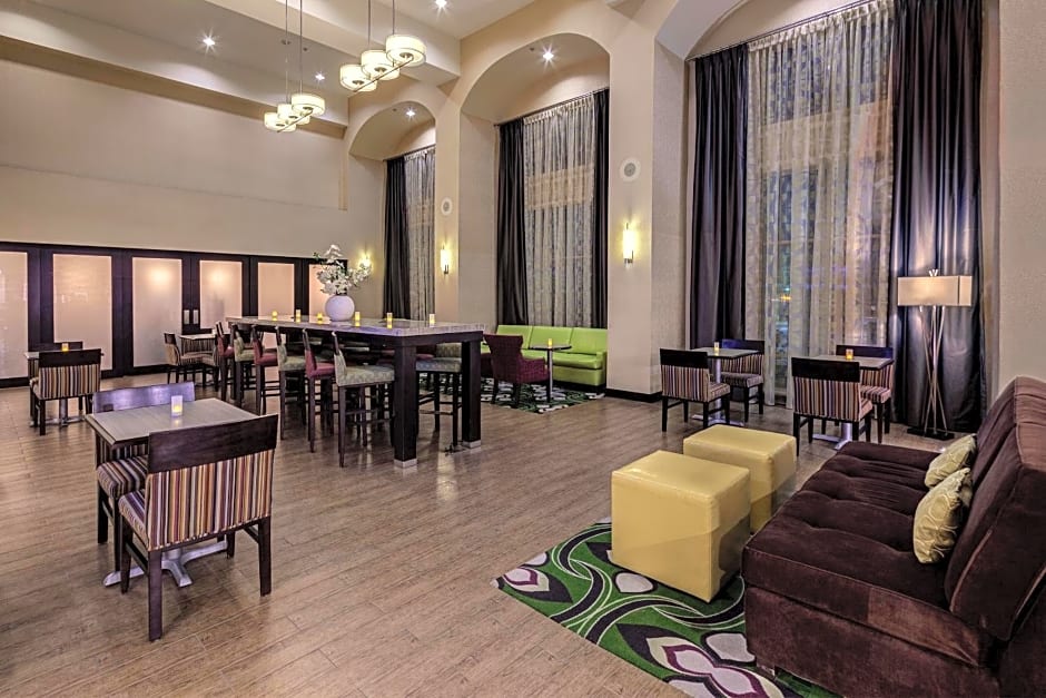 Hampton Inn & Suites Palm Desert