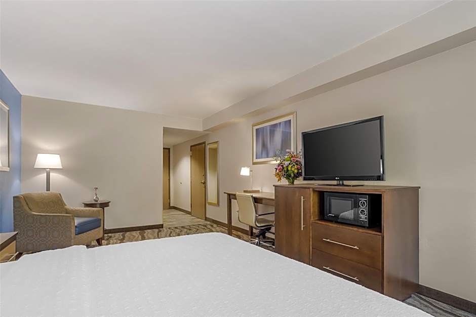 Best Western Plus River Escape Inn & Suites