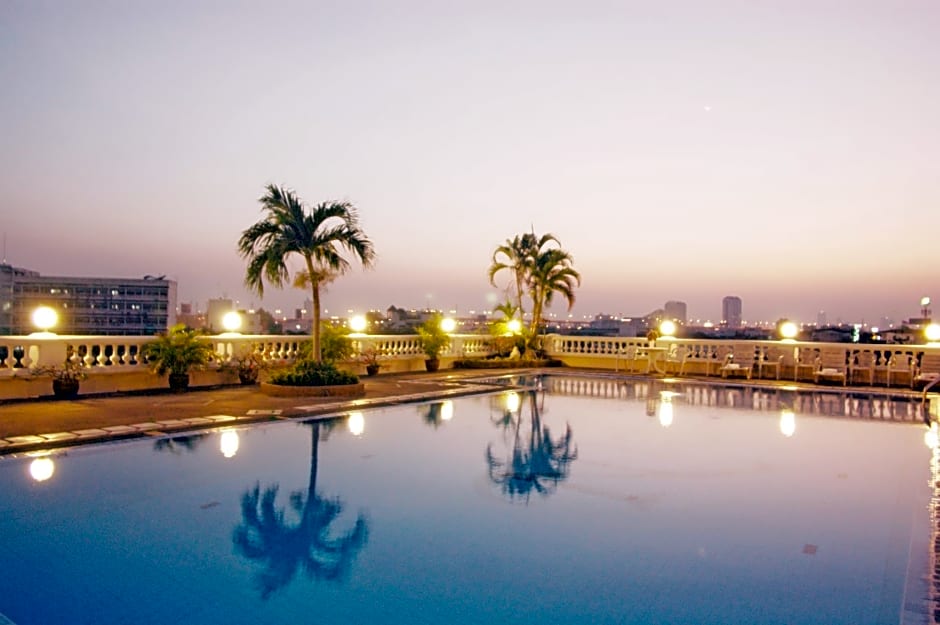 The Niran Grand Hotel