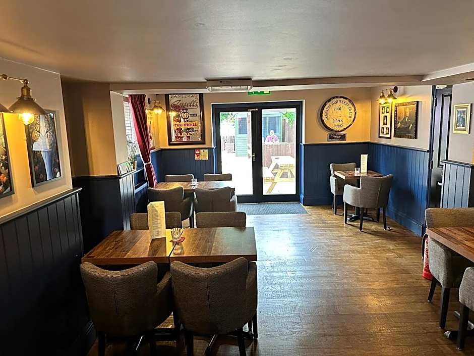 The Prince Albert Pub & Hotel with onsite FREE PARKING 2 minutes from Legoland
