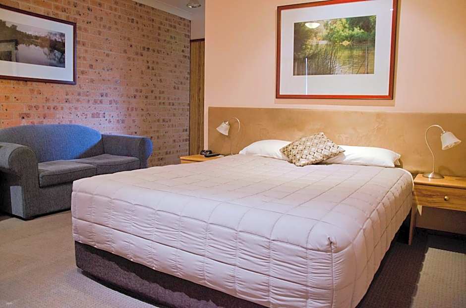 Baybrook Motor Inn