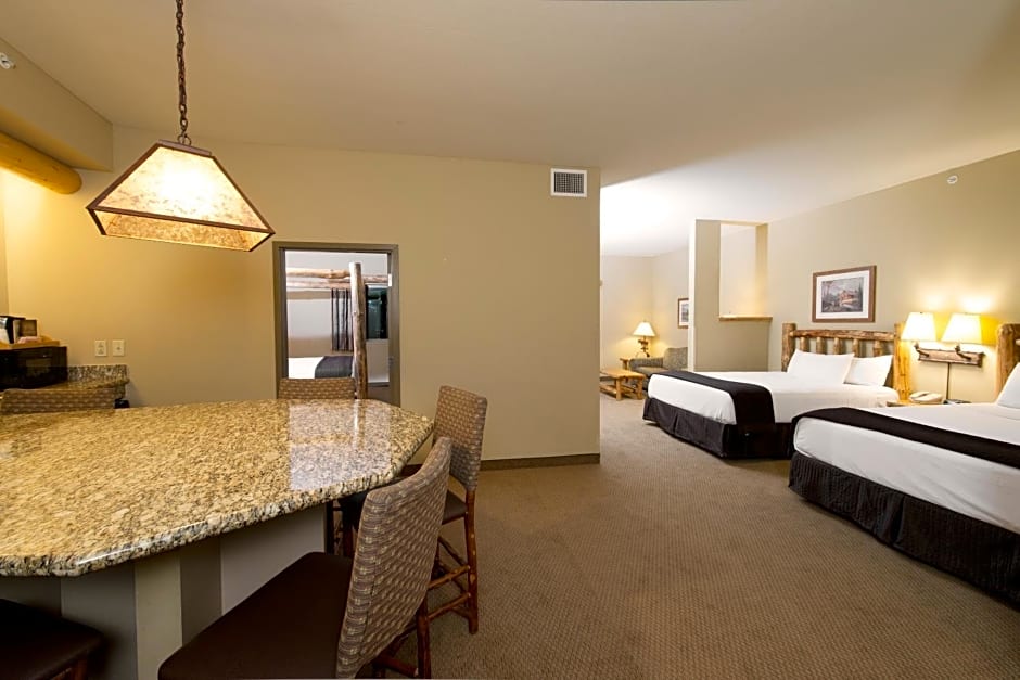 Photo 1 of 3 of Majestic Bear Suite - Water Park Included