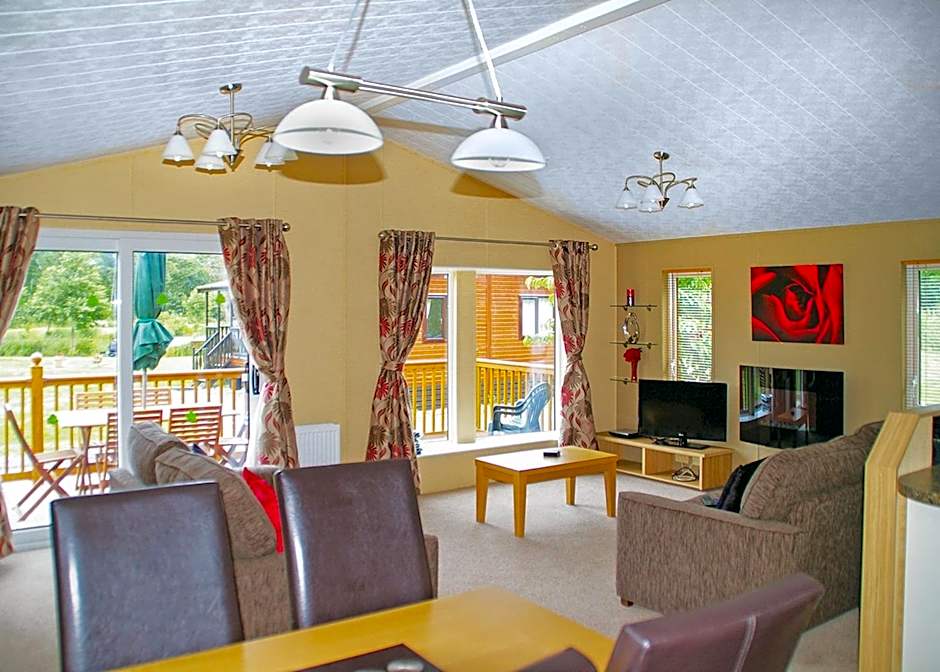 Paradise Lakeside Lodges