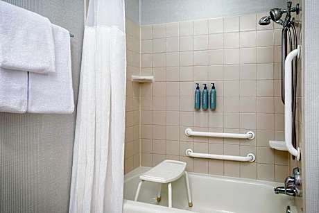 Room, 2 Queen Beds (Mobility/Hearing Accessible, Tub) (2 Queen Beds)