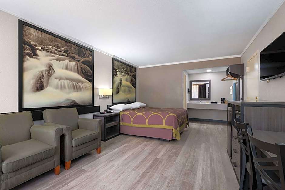 Super 8 by Wyndham Longview/North