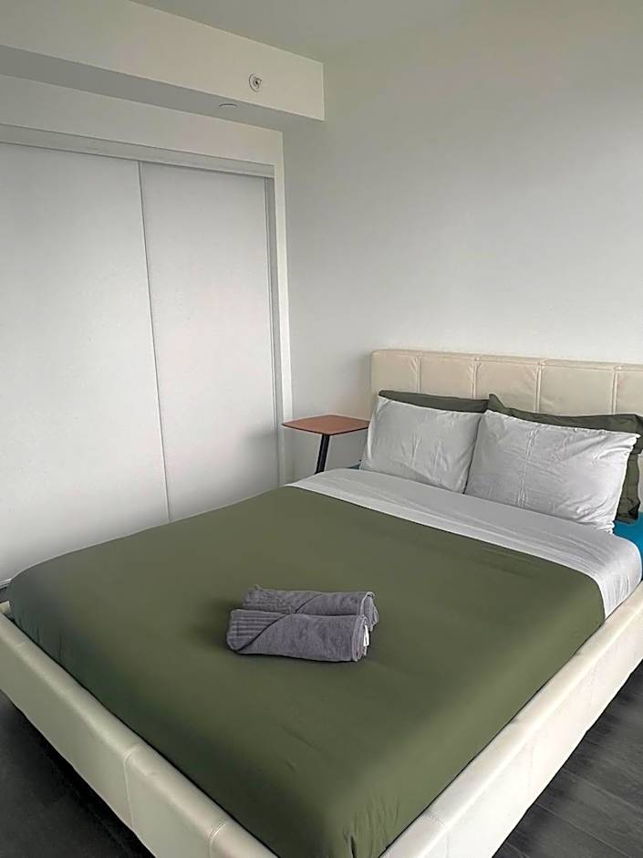 Cozy 2 Bedroom by Eaton Centre Mall