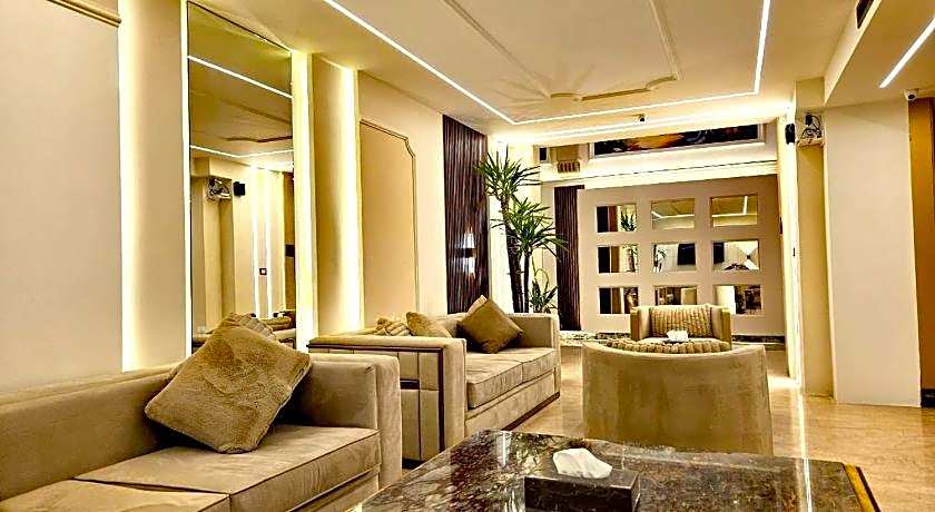 Queens Suite Hotel