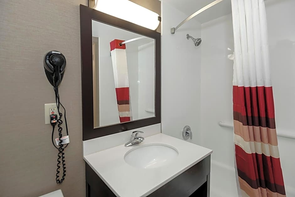 Red Roof Inn & Suites Newburgh - Stewart Airport