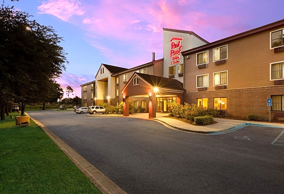 Red Roof Inn & Suites Savannah Airport