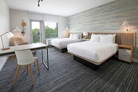 Studio with Two Queen Beds and Roll-in Shower - Mobility Accessible