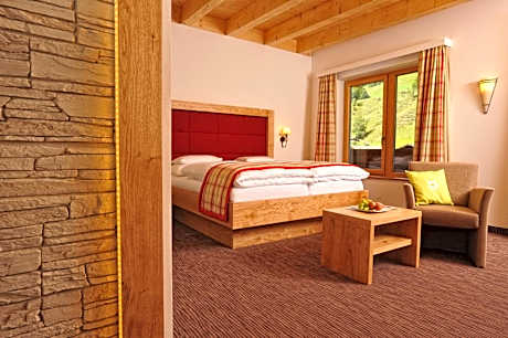 Large Deluxe Double Room with Balcony and Mountain View