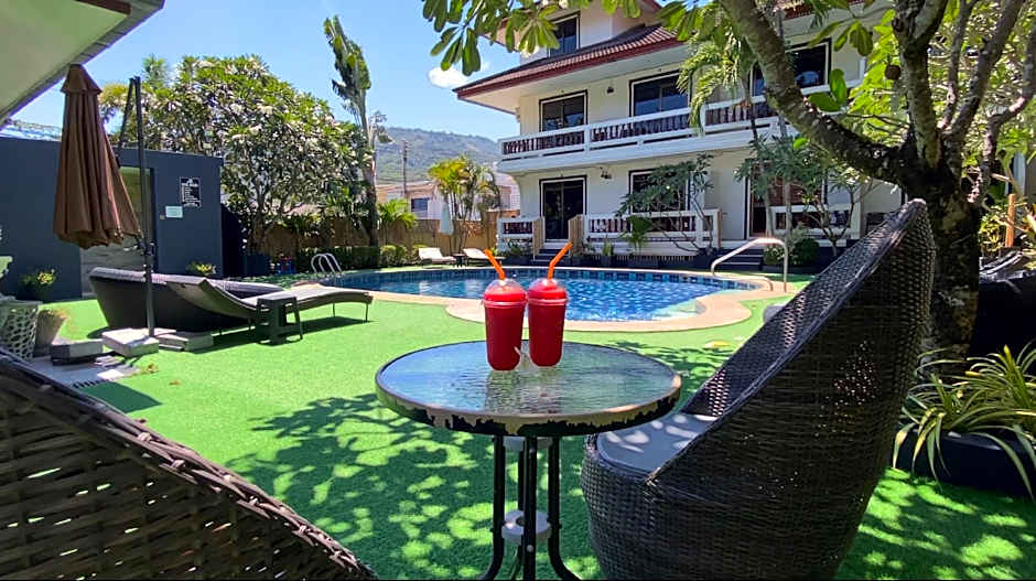 Tropical Palm Resort.