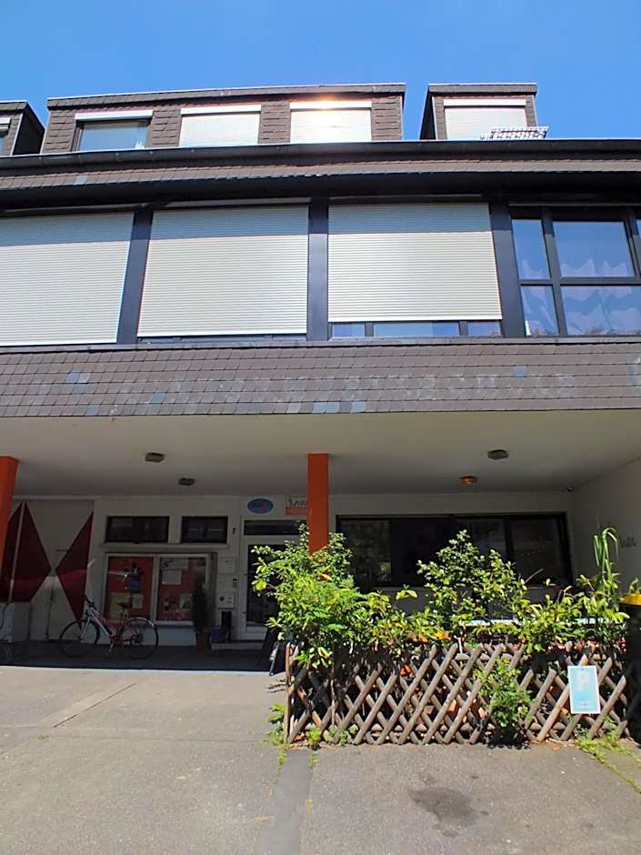 Max Hostel