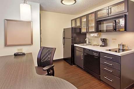 Studio Suite Queen with Roll-In Shower - Mobility Accessible