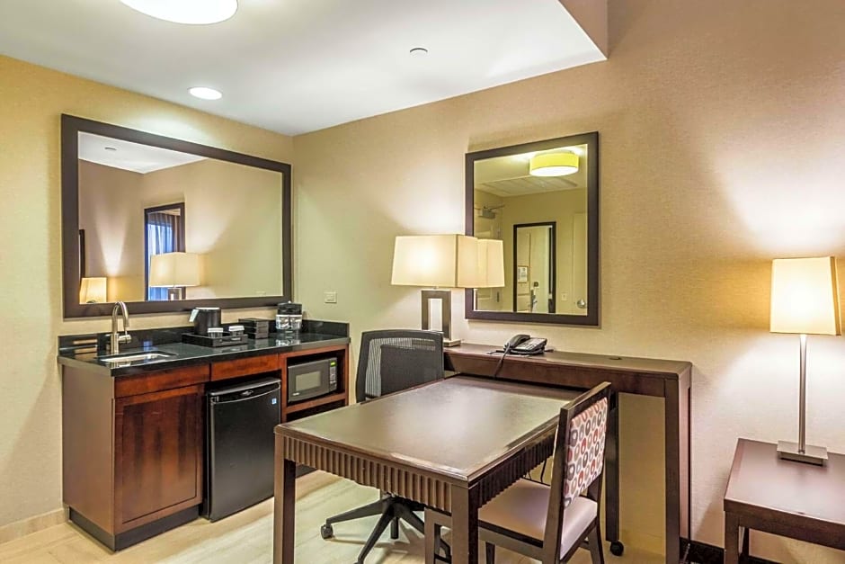 Embassy Suites By Hilton Elizabeth-Newark Airport