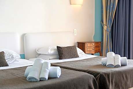 Double or Twin Room with Balcony and Sea View