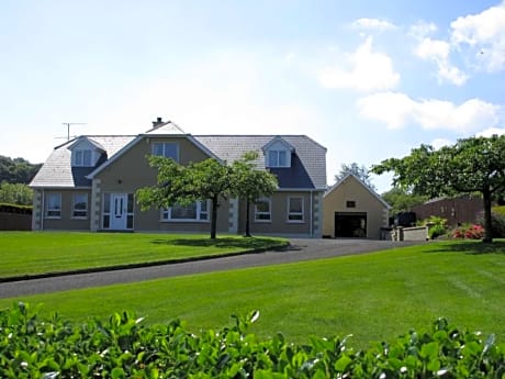 Muff Village Bed & Breakfast