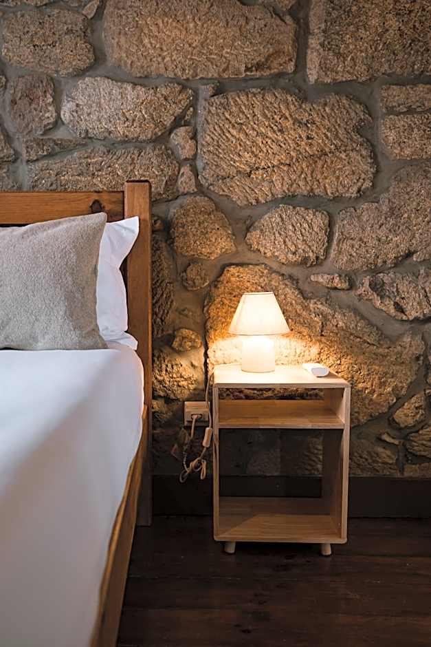 Quinta da Portela - Casa Visconde Arneiros - by RowdHouses