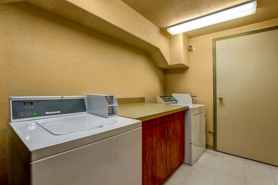 Prairie Crest Red Deer by IHG