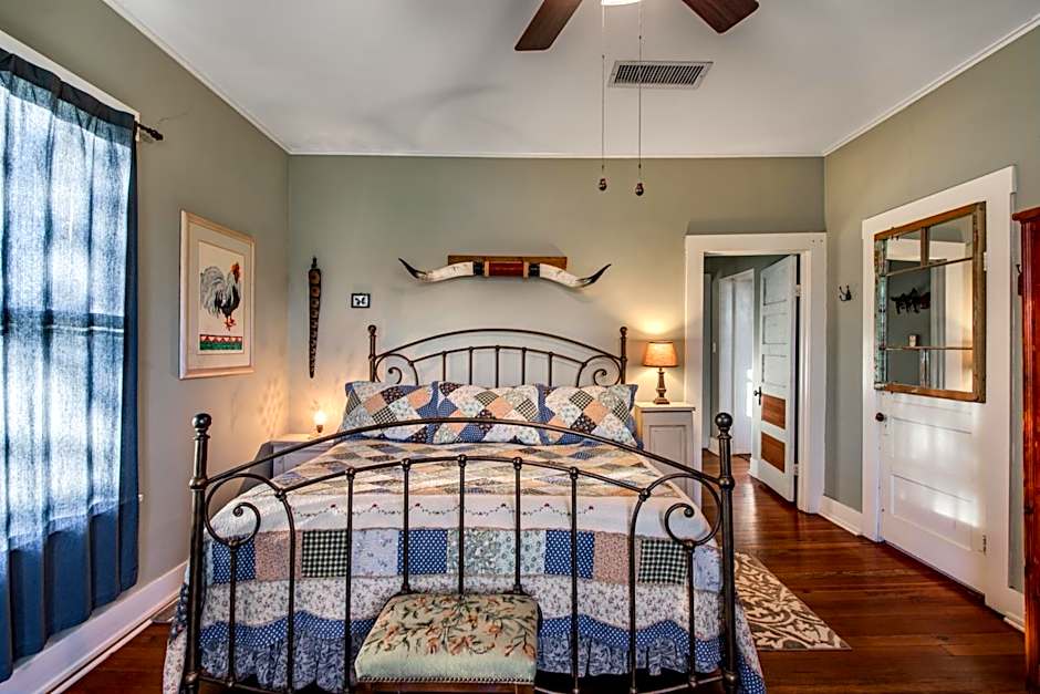 Photo 1 of 12 of 2 Bedroom Cottage