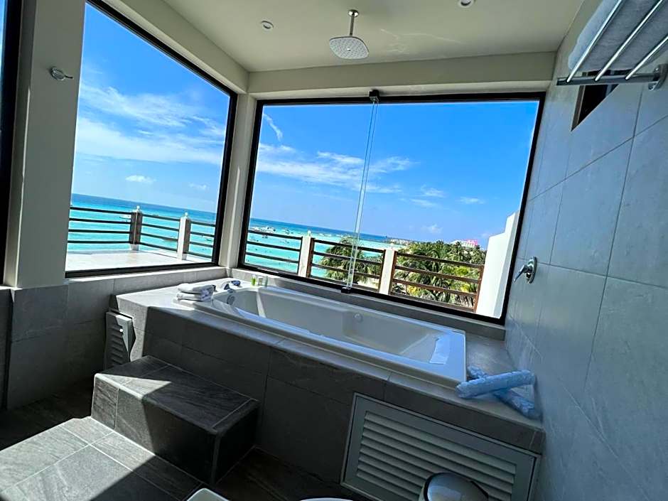 Cuxos Hotel Beachfront