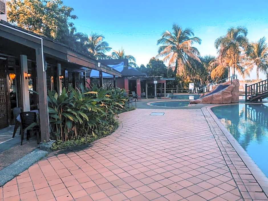 THE LAGOON WATER CHALET