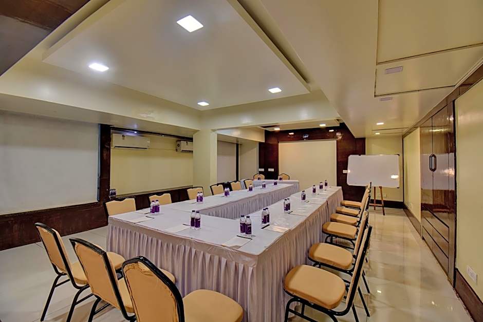 Hotel Lotus Ivy Studios Near Pune Airport