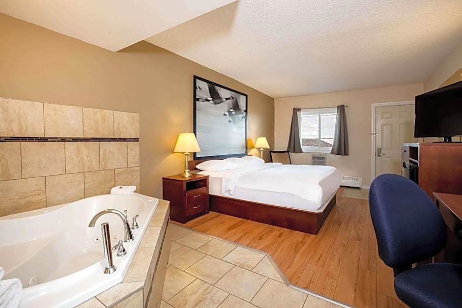 Super 8 by Wyndham Smoky Lake