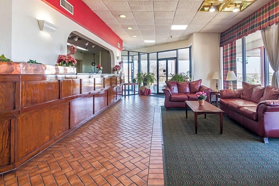 Econo Lodge Inn & Suites Conference Center Dublin