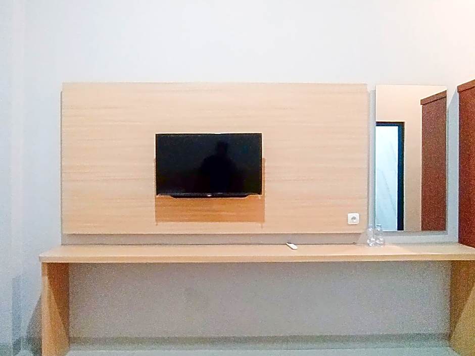 RedDoorz Syariah near Alun Alun Tegal 2