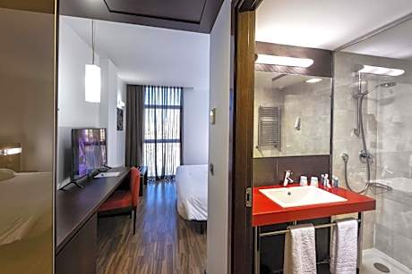 Double Room (2 Adults)