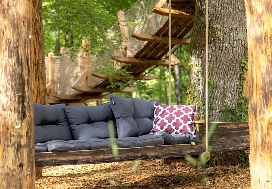 Cabanes dans les arbres avec spa Lot et Dordogne