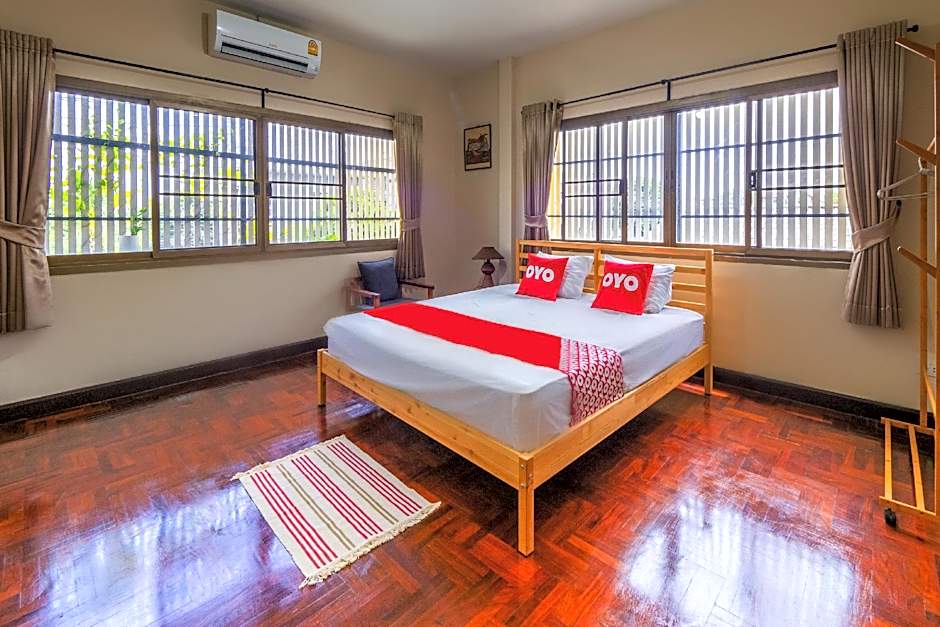 Chom’s House @sapanmai – Bangkok, NY